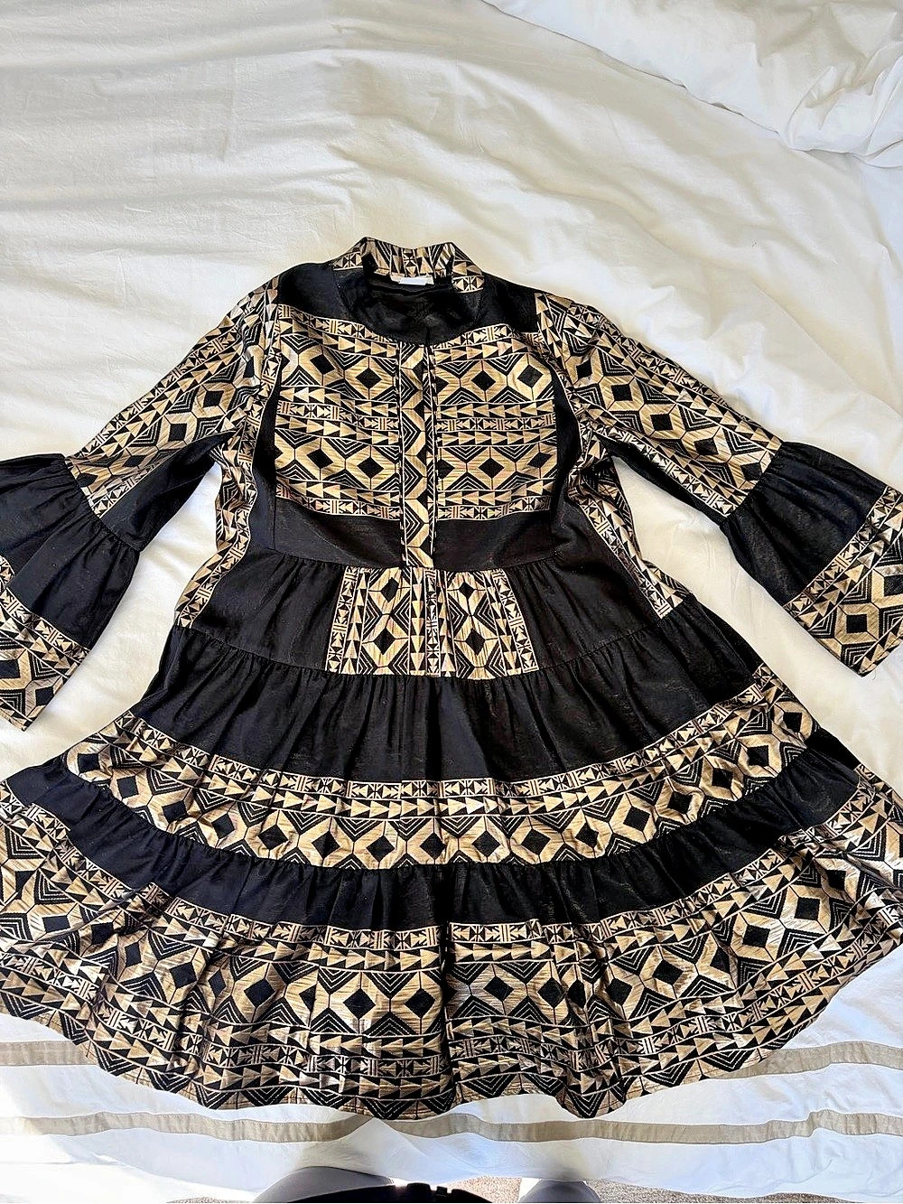 Lace Geometric Mini Dress in Black & Gold Size Small Like New